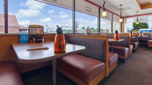 Best Western Fort Myers Waterfront - image 11