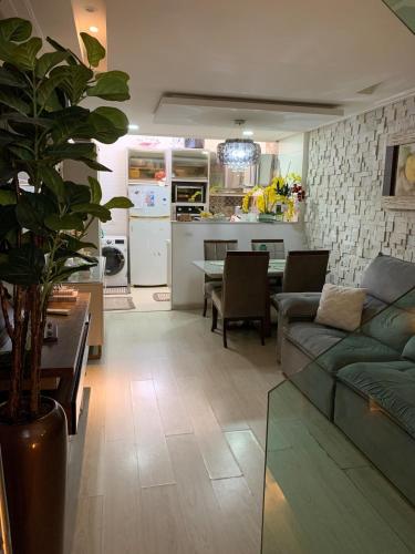 Casa 23 em Condomínio à 700m da Praia dos Astúrias Guarujá - SP – khách sạn tại Vila Luis Antonio