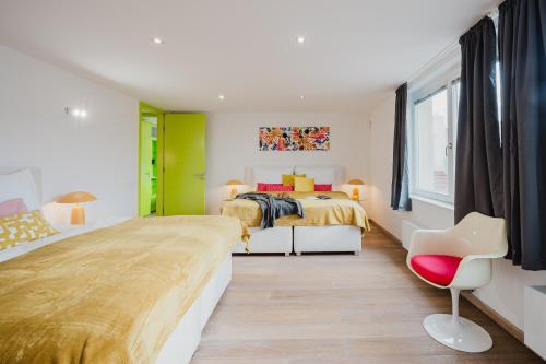 Prague Days - Three-bedroom Loft with Fireplace in Pop-art Style - image 5