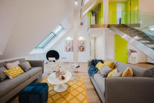Prague Days - 3BDR Attic Loft-style Apt - Fireplace - City Center, Прага (фото 3)