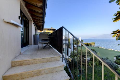 Superior Suite with Lake View image 10
