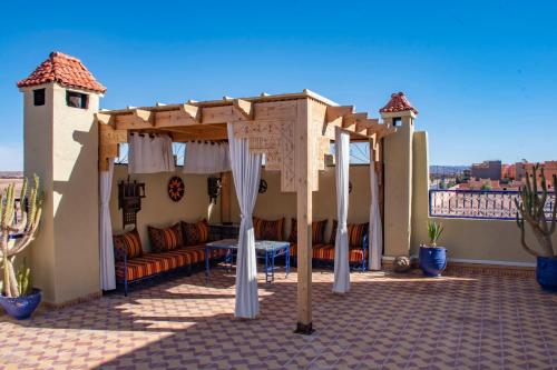 陽台/露台, Le Petit Riad Maison d'hôtes (Le Petit Riad Maison d'hotes) in 瓦爾紮紮特機場