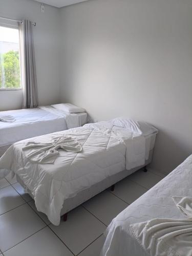 4 twin beds