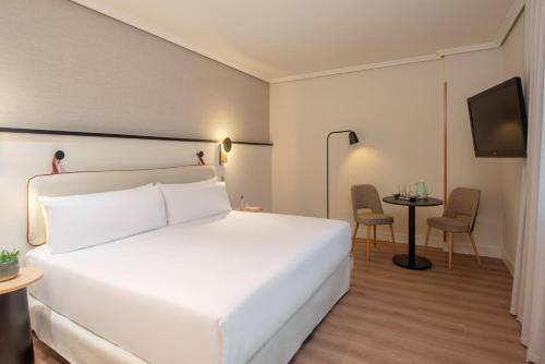 Tryp Madrid Alameda Aeropuerto Hotel - image 2
