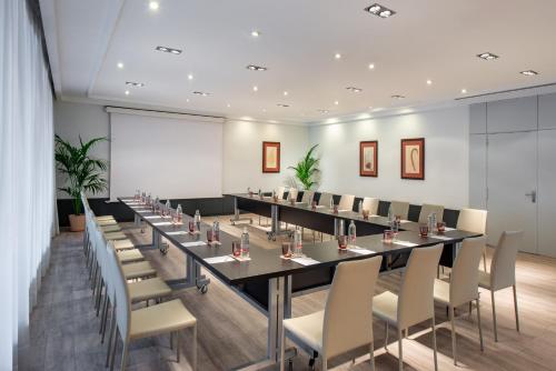 Tryp Madrid Alameda Aeropuerto Hotel - image 8