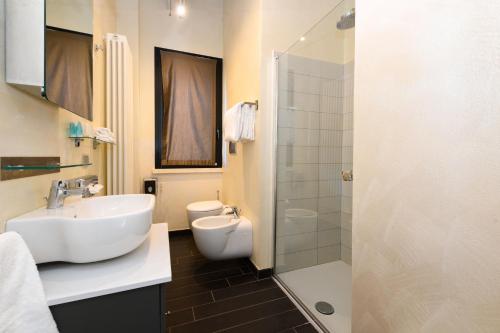 Superior Suite with Lake View image 5