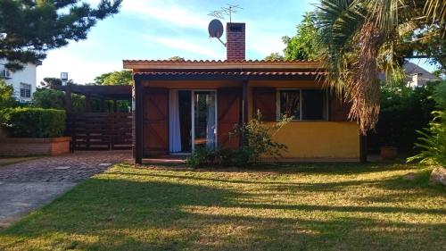 MILUAN , a 100 m del mar