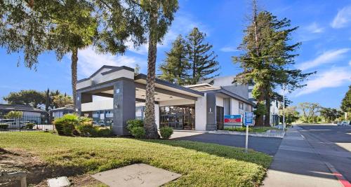 Surestay Plus Hotel By Best Western Sacramento North