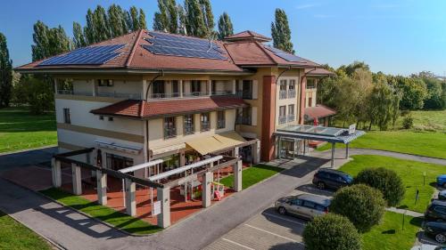 Hotel Legend – khách sạn tại Dunajska Streda