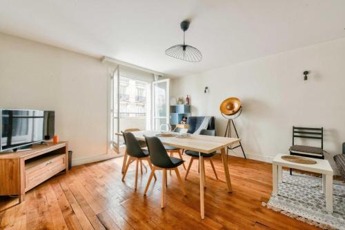 T2 with Stunning Balcony 55m2 Paris 17, Parigi