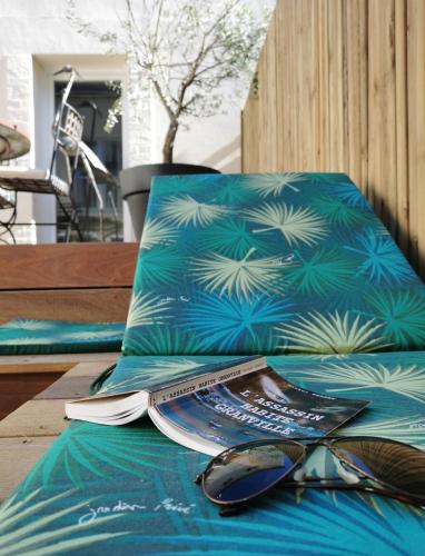 Παροχές, Chez Sonia in Granville