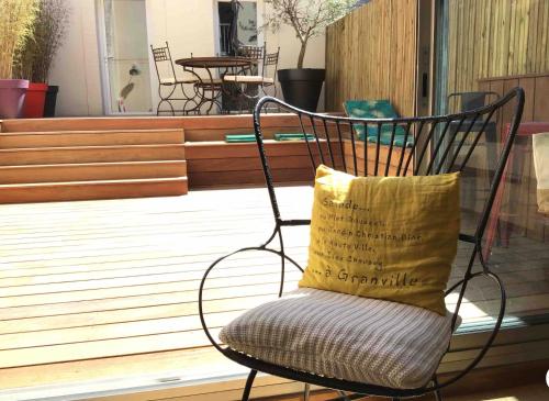 Παροχές, Chez Sonia in Granville