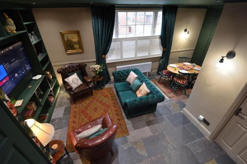 บริการและสิ่งอำนวยความสะดวก, Samuels' a duplex apartment by Spires Accommodation in Lichfield City Centre in ลิชไฟลด์