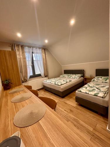 1 double bed, 1 twin bed