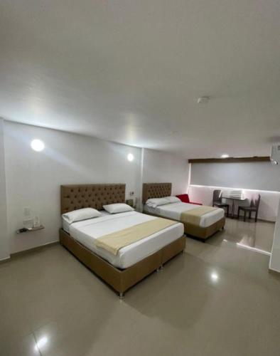 HS-C Habitación Cuádruple con aire acondicionado y piscina