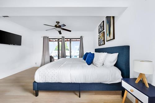 Luxurious Miami Vacation Home with Pool 5BR suites in Cutler Bay, USA