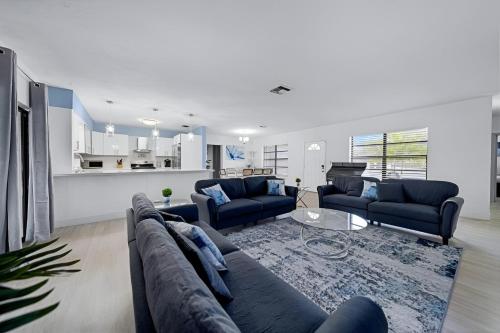 Luxurious Miami Vacation Home with Pool 5BR suites in Cutler Bay, USA