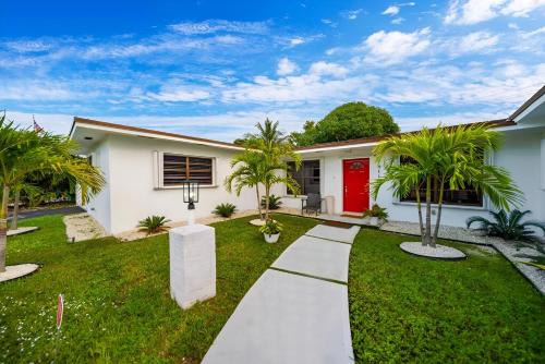 Luxurious Miami Vacation Home with Pool 5BR suites in Cutler Bay, USA