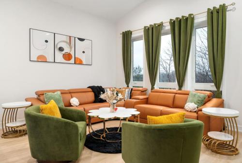 Modern 3BR Stay Near DT CHI thumb 2