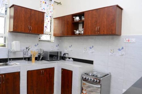 Serenity Found 2 Bed Haven with Private Balcony in Γουακισο