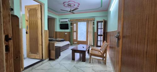 MEHTA Guest House in Sarahan