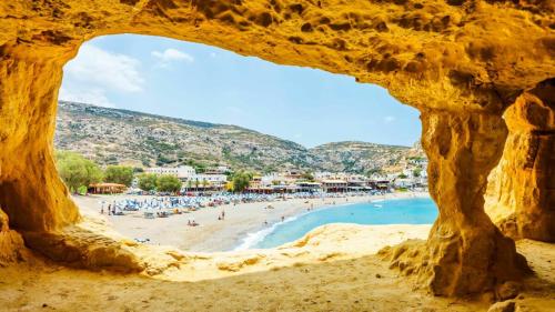 Rafkos Mansion 'Luxury Suites & Apartments' in Gorgolaini