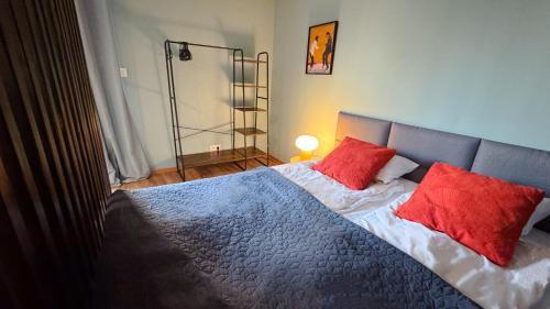 Orange Studio with balcony - free parking and self check-in, Warsaw