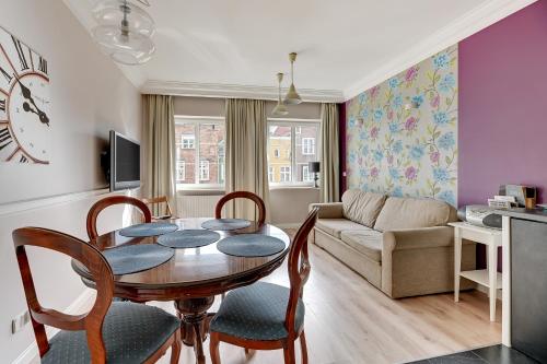Navy Group - Old Town Apartments