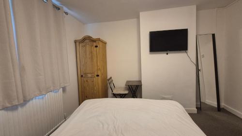 Beautiful Double Room In Acton, West London, Лондон (фото 5)