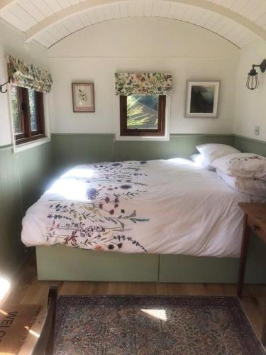 Lovely Shepherds hut near St Ives Cornwall in Carnhell Green