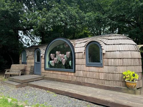 Luxury Woodland Lodge Retreat at Culdees Castle gîte à louer Muthill