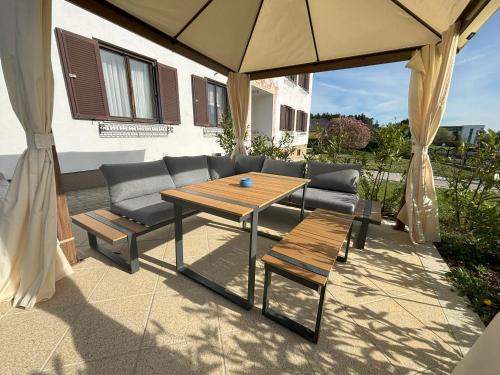 Terrazzo/balcone, MARTINIHOF - Appartements mit Frühstück (MARTINIHOF - Appartements mit Fruhstuck) in Bad Tatzmannsdorf