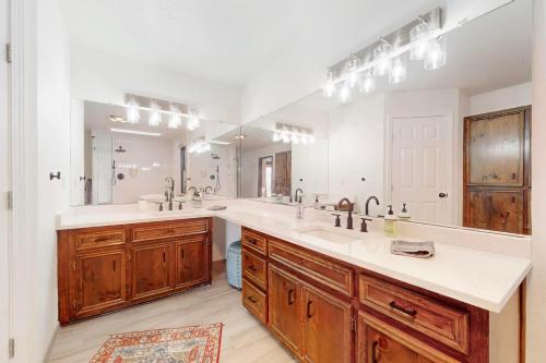 Tranquil Trails -Quiet Area - Pet Friendly - By I-40