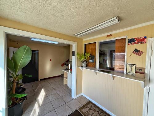 Lake Tree Inn & Suites - image 11