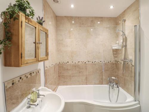 Daisy Cottage Matlock - image 11