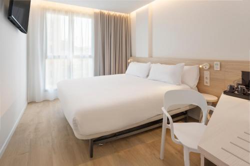 Superior Double Room room in B&B HOTEL Alicante Centro