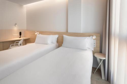 2 twin beds