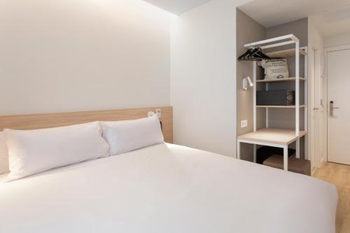 Superior Double Room image 2