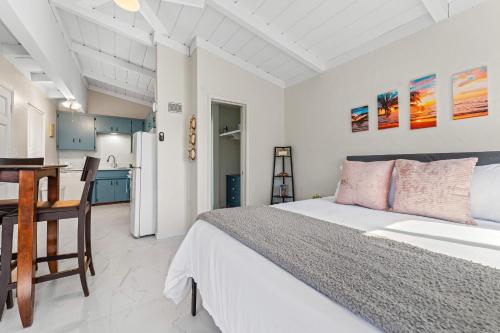 Sweet Sunset Studio in San Diego, USA
