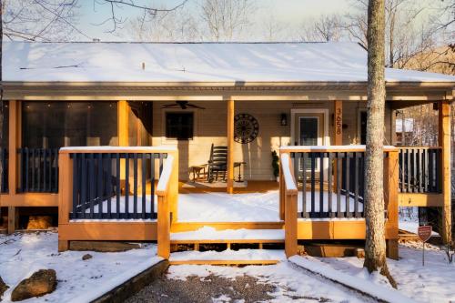 Secluded, Views, Relax Hot Tub Fun Arcade Gameroom in Sevierville, USA