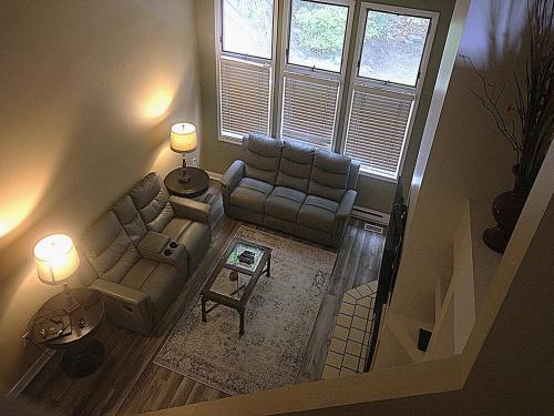 Beautiful Lake Harmony Townhouse with views of Big Boulder Lake in Lake Harmony, USA