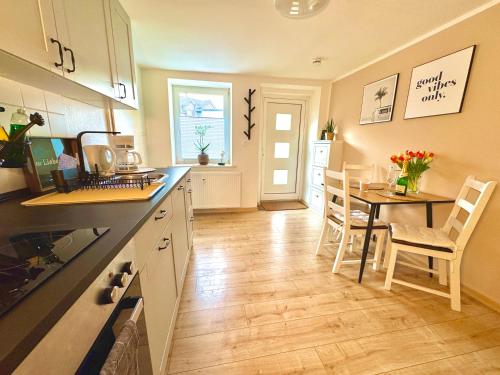 Konyha, Appartment mit Garten im Beachhouse am Goitzschesee - strandnah & gemütlich (Appartment mit Garten im Beachhouse am Goitzschesee - strandnah & gemutlich) in Bitterfeld-Wolfen