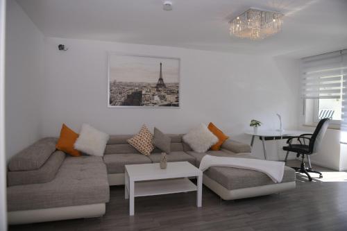 Helle, Ruhige, Moderne Wohnung, 5 min zu Fa GROB