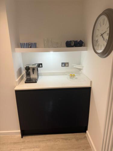 Large 1 bedroom self contained garden flat, Windsor (Foto 5)