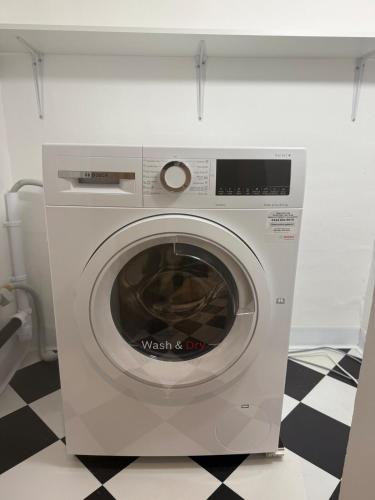 Large 1 bedroom self contained garden flat, Windsor (Foto 8)