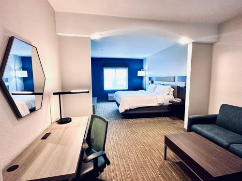 Holiday Inn Express Hotel & Suites Hinesville an IHG Hotel - image 2