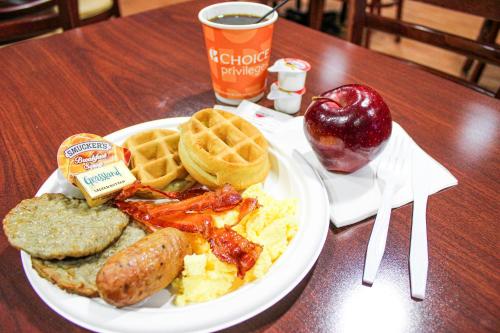 Sleep Inn & Suites Conference Center Eau Claire - image 11