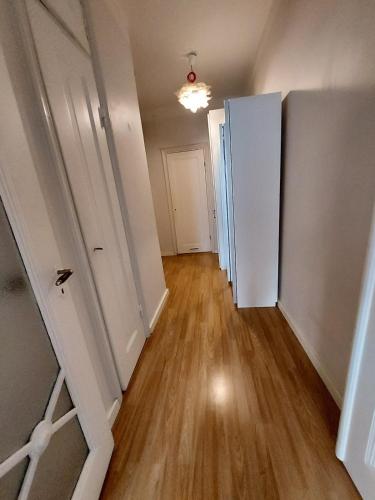 Spacious studio by the sea 41 m2 in Hakaniemi