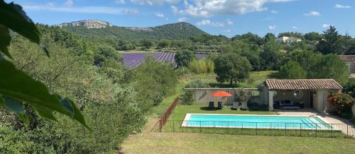 Maison de famille avec piscine, nord Uzes gîte à louer Vendras