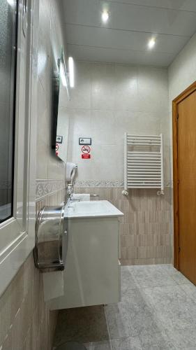 Hostal Madrazo - image 3